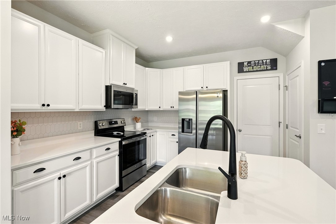 Towns/Cedar Crest - Residential