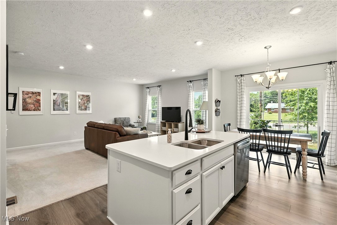 Towns/Cedar Crest - Residential