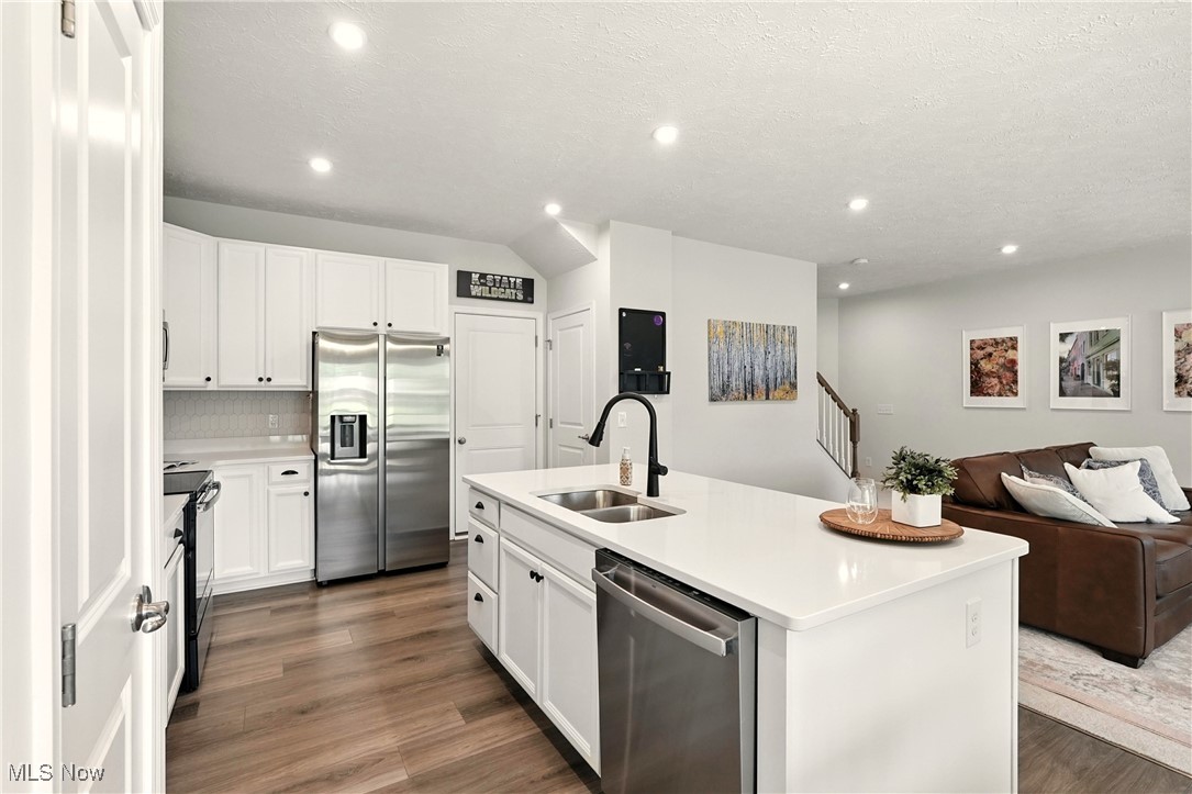 Towns/Cedar Crest - Residential