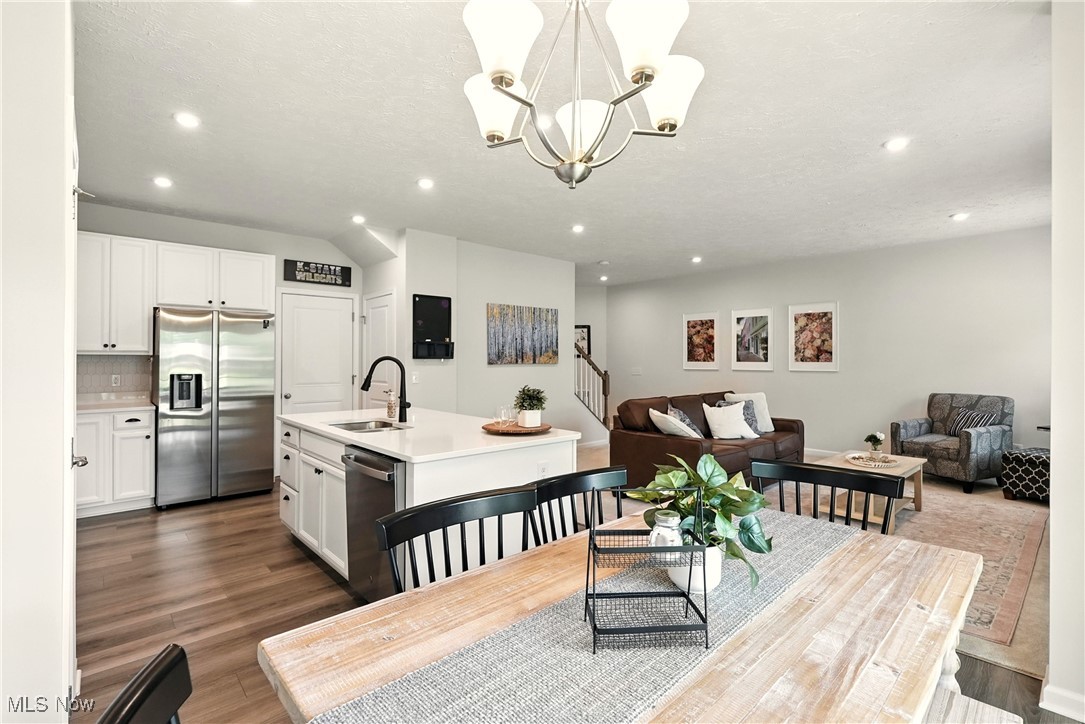 Towns/Cedar Crest - Residential