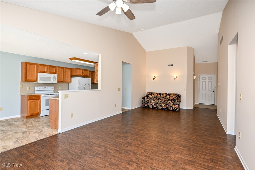 854 Bristol Drive, Akron, Ohio image 10