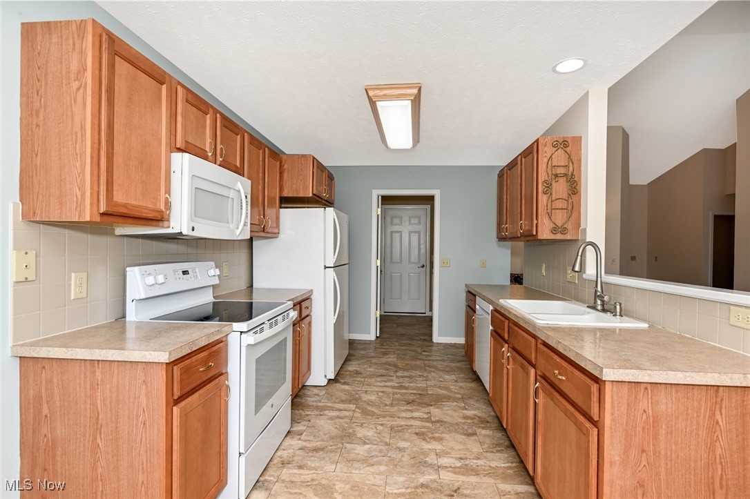 854 Bristol Drive, Akron, Ohio image 12