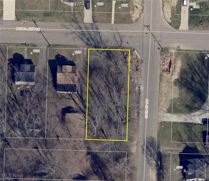 Don't miss out on this parcel in Massillon! This lot features 0.154 acres of vacant land, an elevated corner lot with frontage on Pearl Ave and 13th St, public utilities available, & level topography. Bring your ideas and creativity to life on this piece of land located close to Massillon Schools, local highways, and shopping! Stark County Parcel Number: 612533.