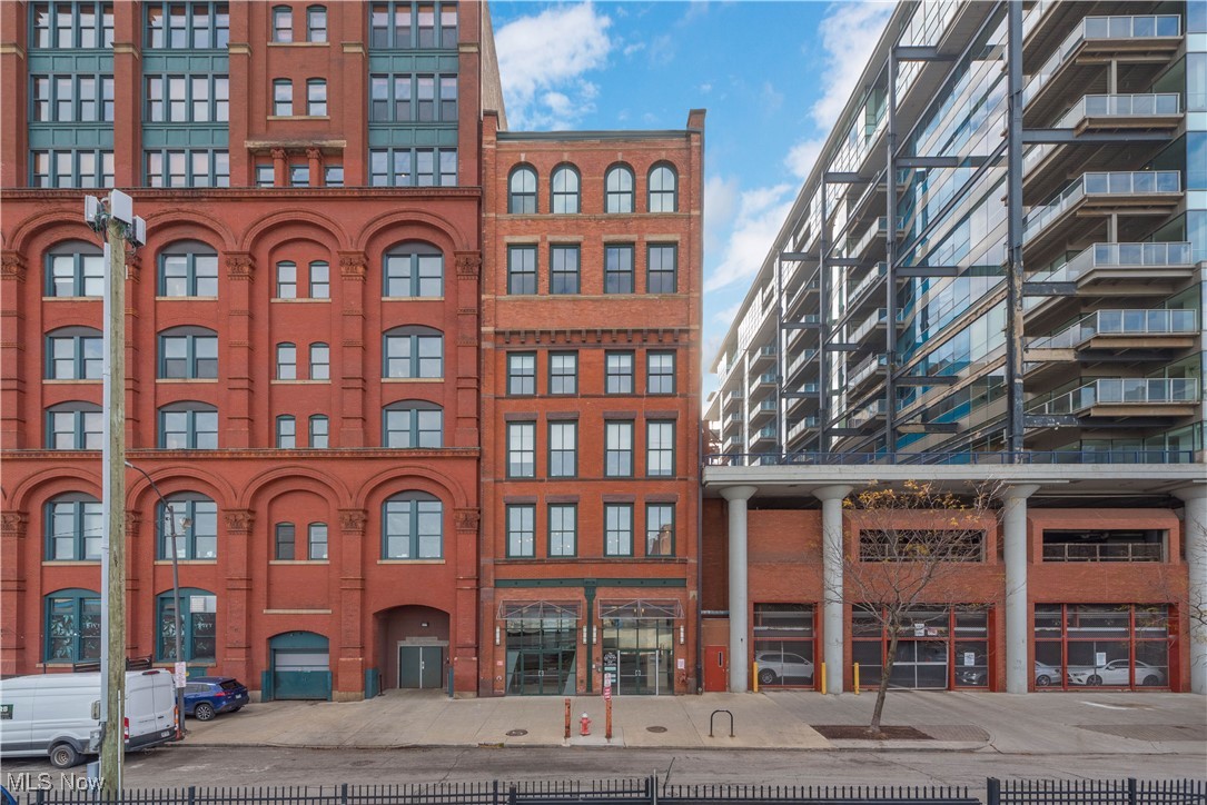 635 W Lakeside Avenue 602