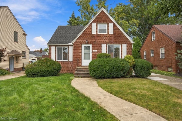 7702 SOUTHINGTON DR, CLEVELAND, OH 44129 - Image 4e49b31f29b210295d192e397bf67fd2/1571276910
