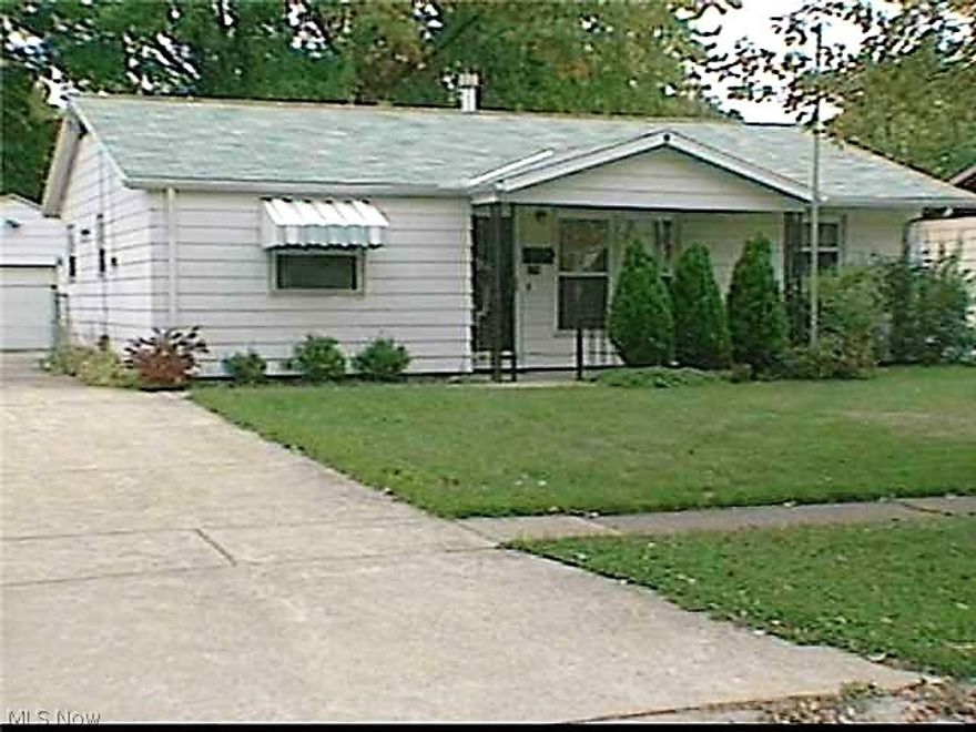 NICE ONE FLOOR PLAN, NO BASEMENT, 3-BEDROOM RANCH WITH ONE CAR DETACHED GARAGE. DECK OFF REAR
OF HOUSE, FRONT CONCRETE PORCH. CHAIN LINK FENCE. NEW IN 2013: STOVE, REFRIG, DISHWASHER, KITCHEN
FLOOR TILE. GUTTERS AND HOT WATER TANK. NEW IN 2015: FURNACE AND A/C. CONCRETE DRIVEWAY WITH
CHAIN LINK GATE