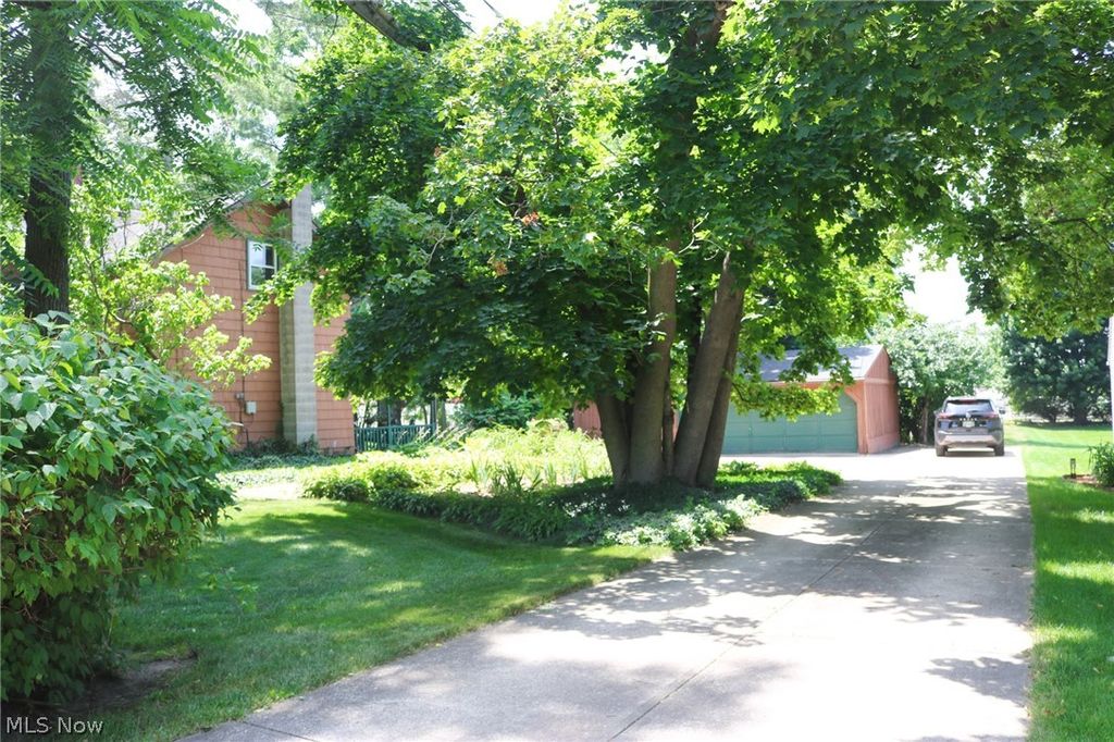 Photo of 10556 E River Rd. RD, Columbia Station, OH 44035 (MLS # 5223720)