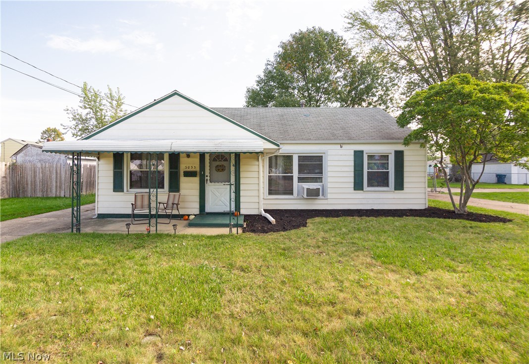 Welcome home to this 3 bedroom, 1 bath ranch, with detached one car garage! Featuring newer carpet in all
bedrooms. The bathroom has been recently updated with new vanity and laminate Owner is replacing the hot water tank and it will be complete before closing.