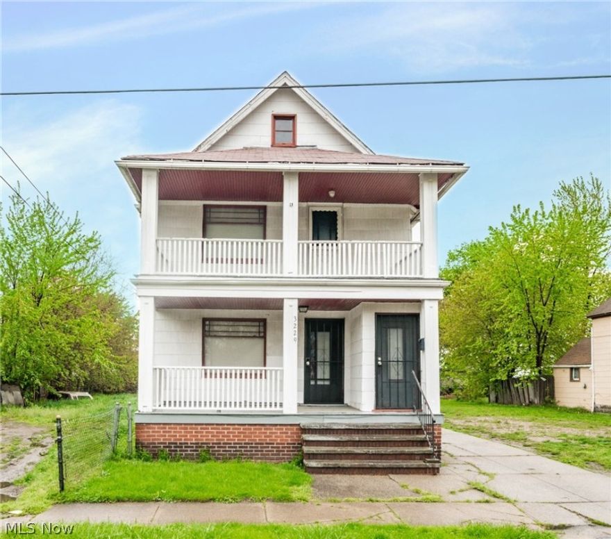 great investment opportunity move in ready. Rent one unit while the other pays the mortgage and then some. Close to downtown Cleveland and Metro Hospital. Schedule your showing today!!!