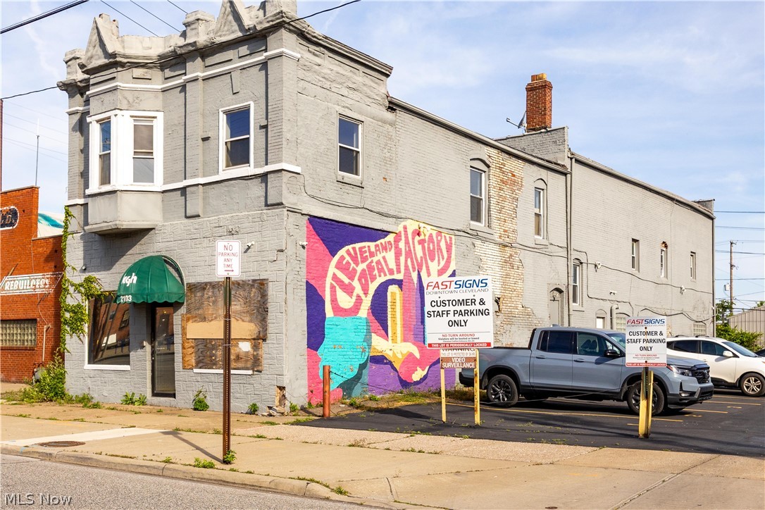 2103 St Clair Avenue NE