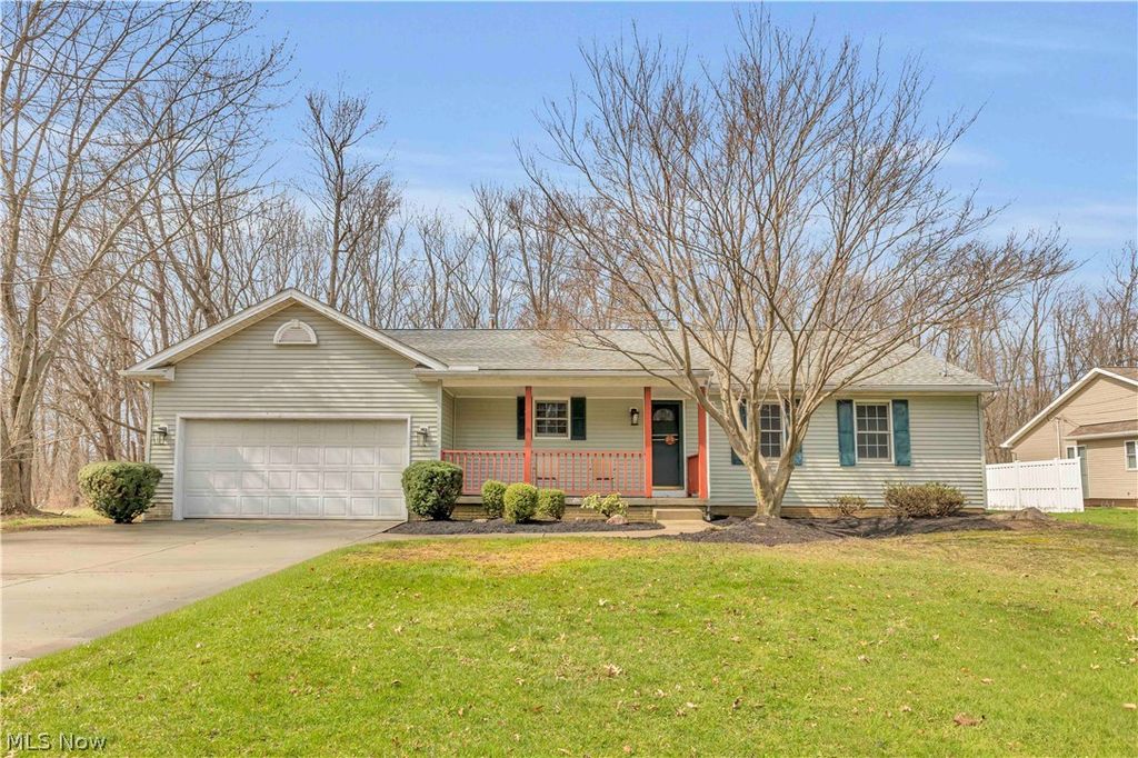 Photo of 586 Abbe Road, Sheffield Lake, OH 44054 (MLS # 5195911)