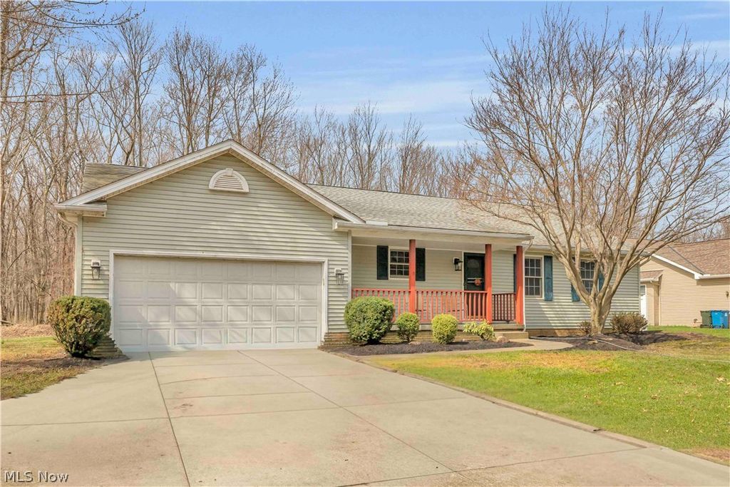 Photo of 586 Abbe Road, Sheffield Lake, OH 44054 (MLS # 5195911)