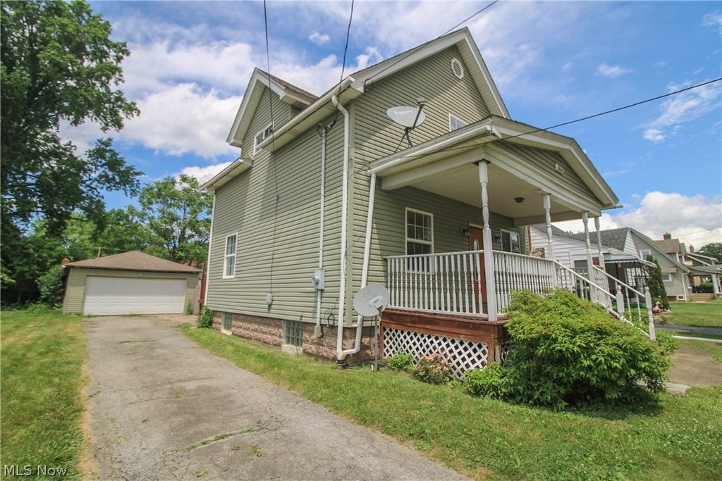 Photo of 1654 Everett Avenue, Poland, OH 44514 (MLS # 5219203)