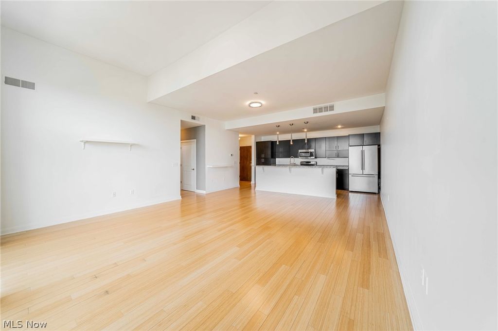 Photo of 1403 Copper Trace #402, Cleveland Heights, OH 44118 (MLS # 5220710)
