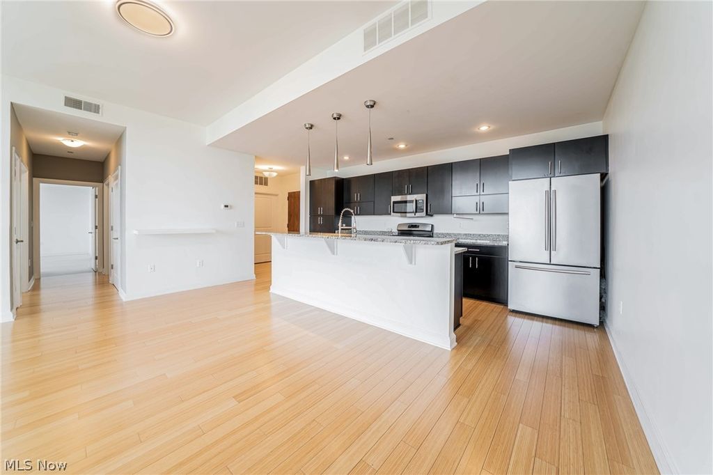 Photo of 1403 Copper Trace #402, Cleveland Heights, OH 44118 (MLS # 5220710)