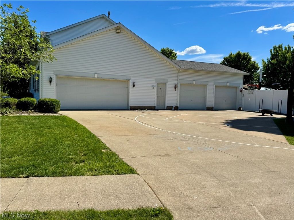 Photo of 1295 Cheverton Avenue, Louisville, OH 44641 (MLS # 5215064)