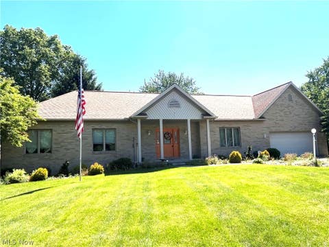Homes For Sale - 4524 Leawood Drive<br/> Canton, OH 44714