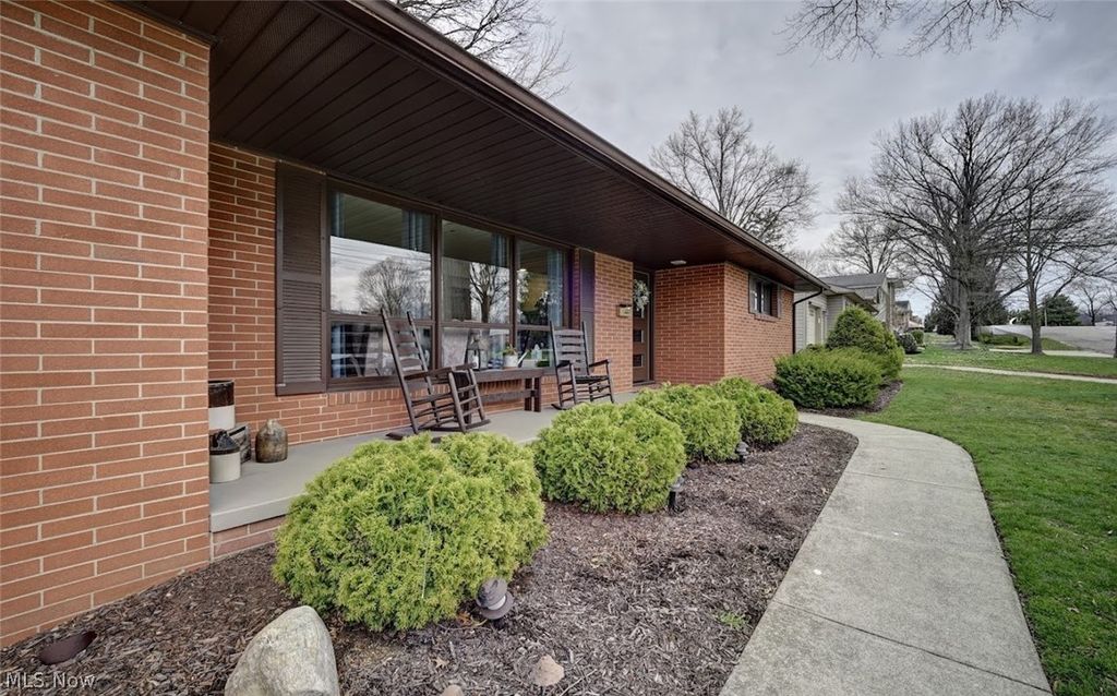 Photo of 401 E 18th Street, Dover, OH 44622 (MLS # 5194863)