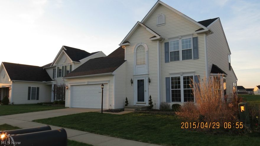 Spacious Autumnwood Colonial, This one owner well cared for home features a gorgeous morning room off the eat-in kitchen,under cabinet lighting.Like new hardwood floors throughout the foyer,kitchen and morning room.Great room flows to kitchen for a very open floor plan.Dining room with bay window.Master bedroom with private bath and an extra large walk-in closet (17x8).Enjoy your backyard from a 24x16 deck..Large Basement plumbed for a bath. Easy to show.