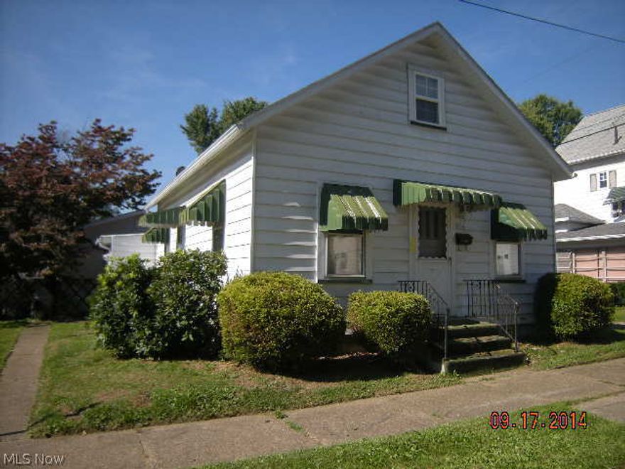 This is a Fannie Mae Homepath property. 2-3 Bedroom home with first floor bath and first floor laundry. Family room could easily be converted into a bedroom. One car detached garage. If buyer is going to occupy the home then offer must include owner occupant certification. Brokers please read agent remarks.