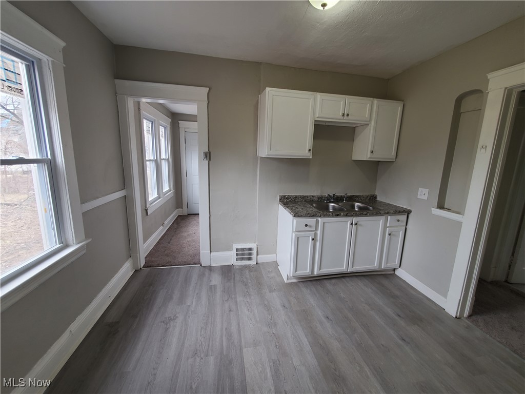 Cleveland, Ohio 44108, United States, 4 Bedrooms Bedrooms, ,2 BathroomsBathrooms,Residential,Active,93288