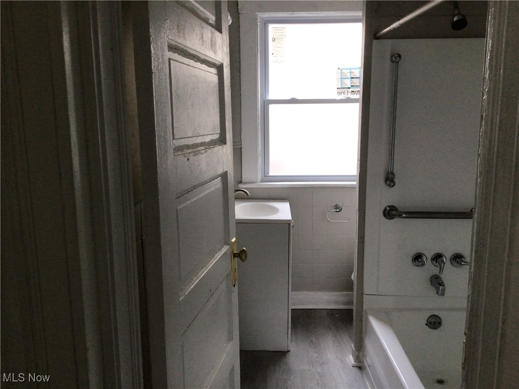 Cleveland, Ohio 44108, United States, 4 Bedrooms Bedrooms, ,2 BathroomsBathrooms,Residential,Active,93288