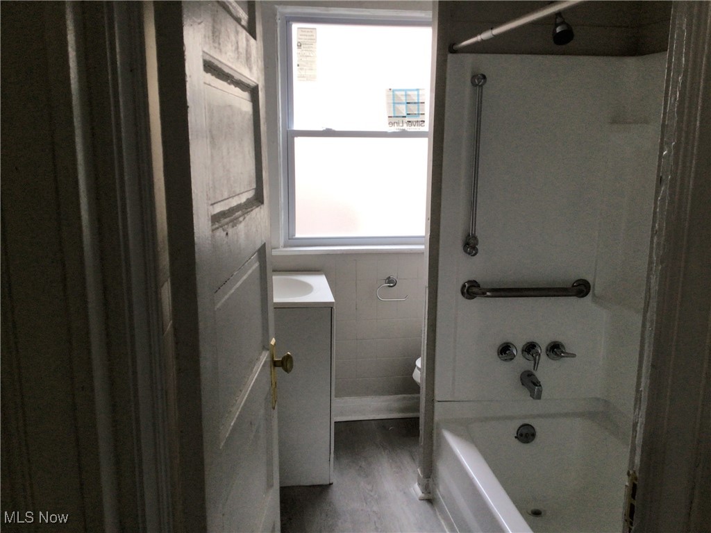 Cleveland, Ohio 44108, United States, 4 Bedrooms Bedrooms, ,2 BathroomsBathrooms,Residential,Active,93288