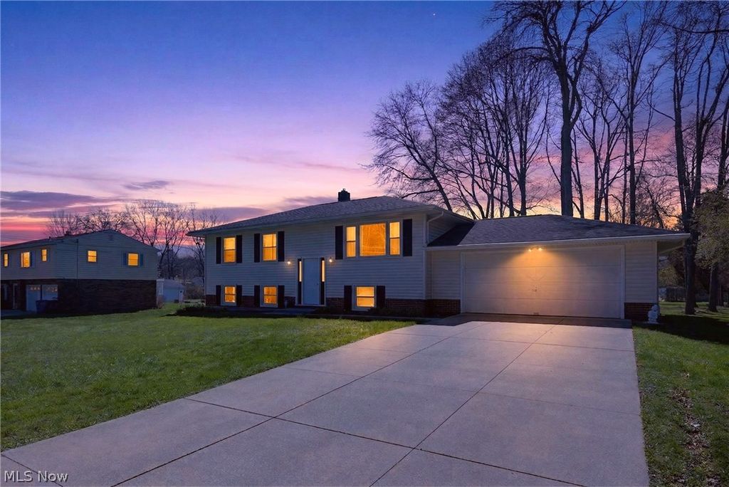 Photo of 2058 Scenic Way, Akron, OH 44312 (MLS # 5198862)