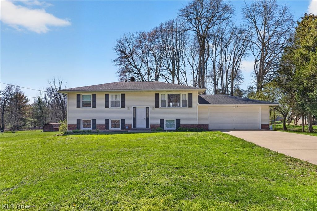 Photo of 2058 Scenic Way, Akron, OH 44312 (MLS # 5198862)