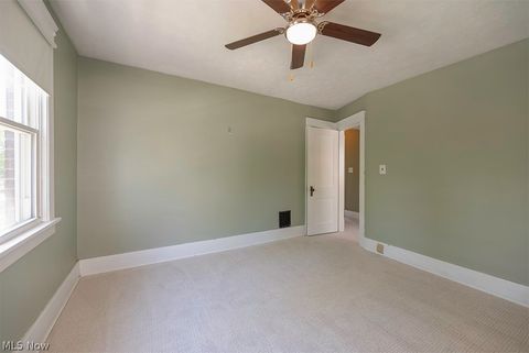 Tiny photo for 227 Roselawn Avenue NE, Warren, OH 44483 (MLS # 5210155)