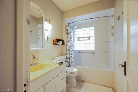 Tiny photo for 227 Roselawn Avenue NE, Warren, OH 44483 (MLS # 5210155)