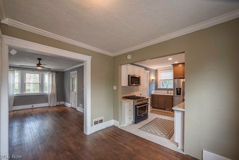 Tiny photo for 227 Roselawn Avenue NE, Warren, OH 44483 (MLS # 5210155)