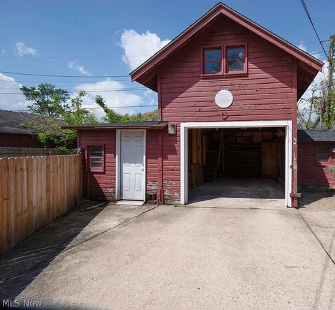 Tiny photo for 227 Roselawn Avenue NE, Warren, OH 44483 (MLS # 5210155)