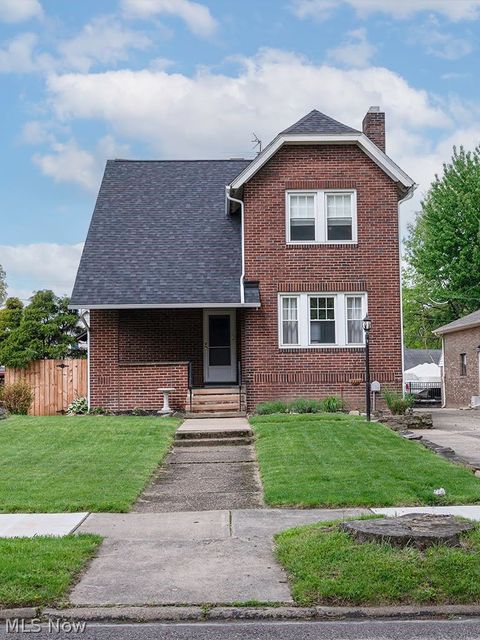 Photo of 227 Roselawn Avenue NE, Warren, OH 44483 (MLS # 5210155)