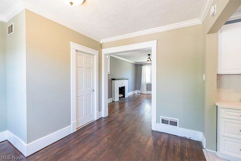 Tiny photo for 227 Roselawn Avenue NE, Warren, OH 44483 (MLS # 5210155)