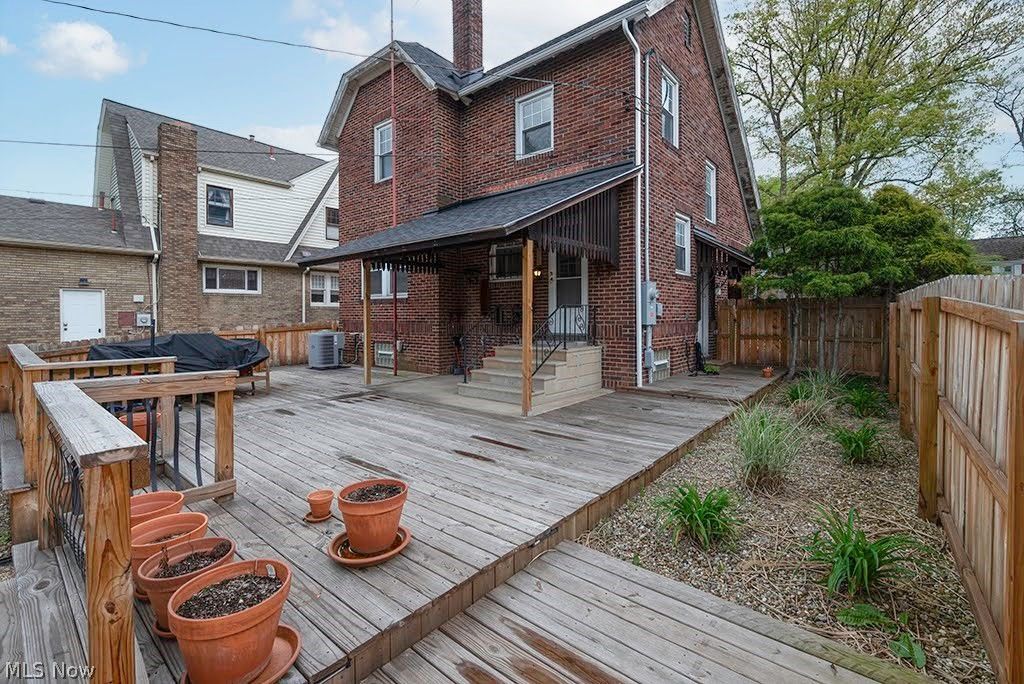 Photo of 227 Roselawn Avenue NE, Warren, OH 44483 (MLS # 5210155)