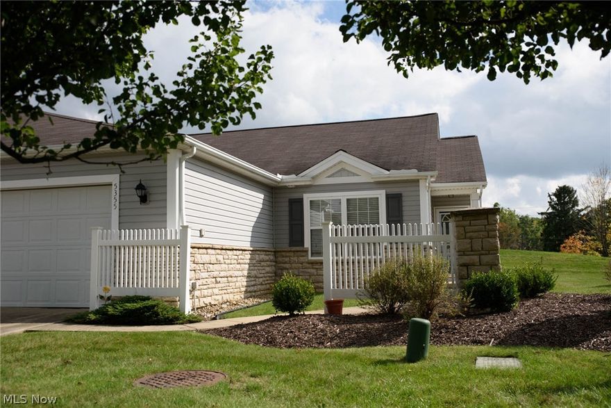 Impeccable Peachtree Place ranch style cluster home with vaulted ceiling and open floor plan.  The living room and the kitchen share a 2 sided gas fireplace.  The master bedroom includes a large walk-in closet and a full shower.  Beautiful kitchen with ceramic flooring, snack bar, and all appliances.  There is a swimming pool and a party room in the development.  Convenient location to I-71 and I-77.  This cluster home offers one floor living at its finest!