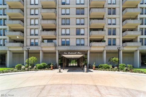 Photo for 1 Bratenahl Place 605