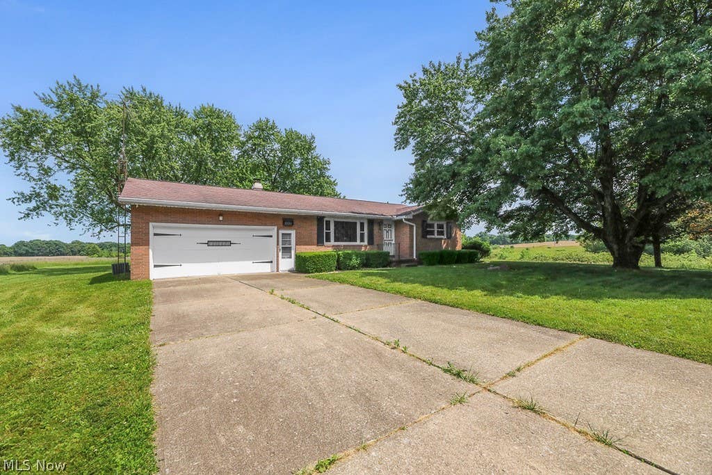 Photo of 8000 Parks Avenue NE, Alliance, OH 44601 (MLS # 5217040)