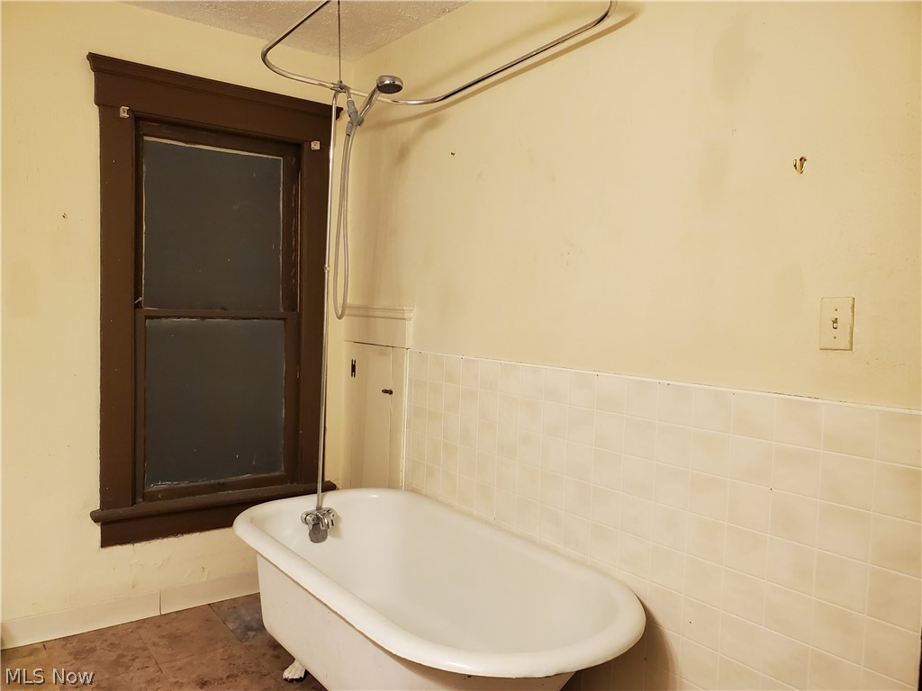 M. Falor - Residential Lease