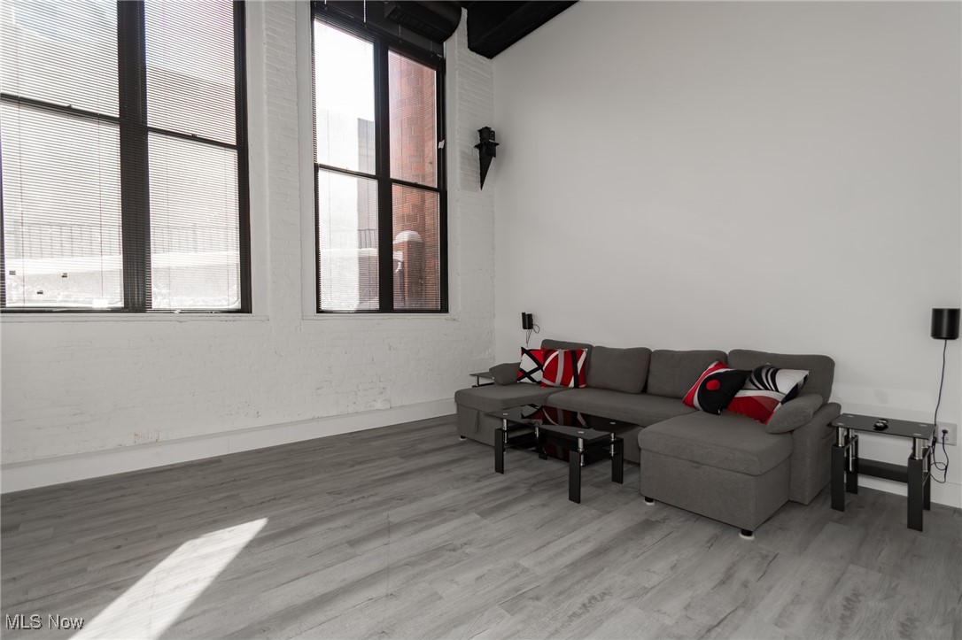 1133 W 9th Street 120