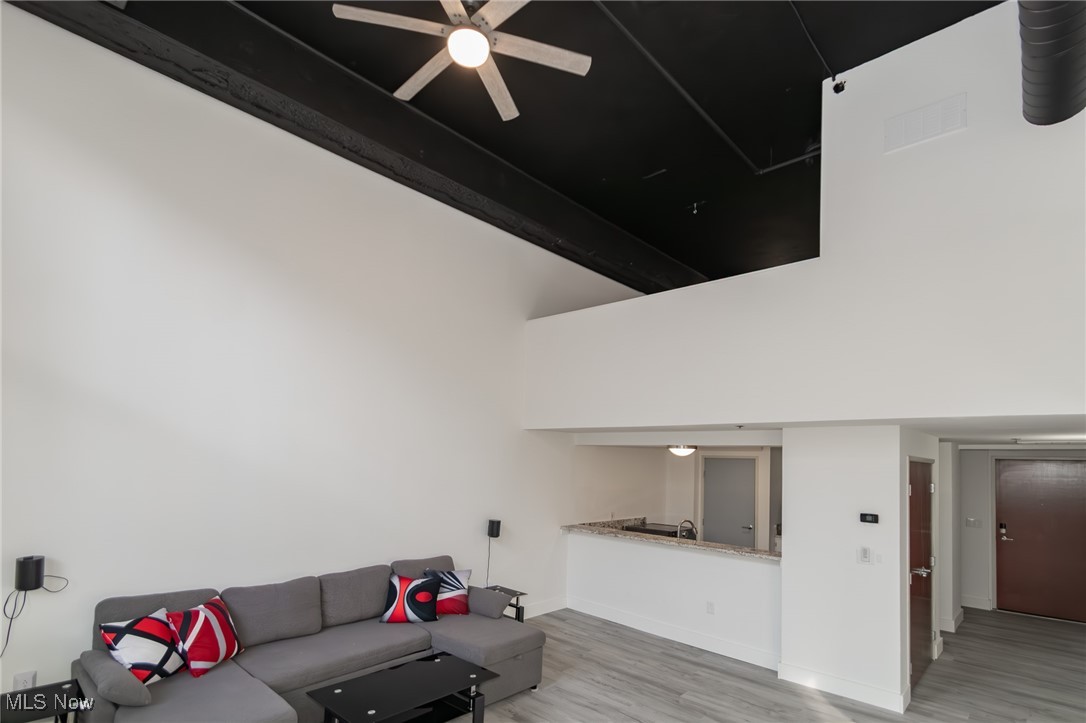 1133 W 9th Street 120