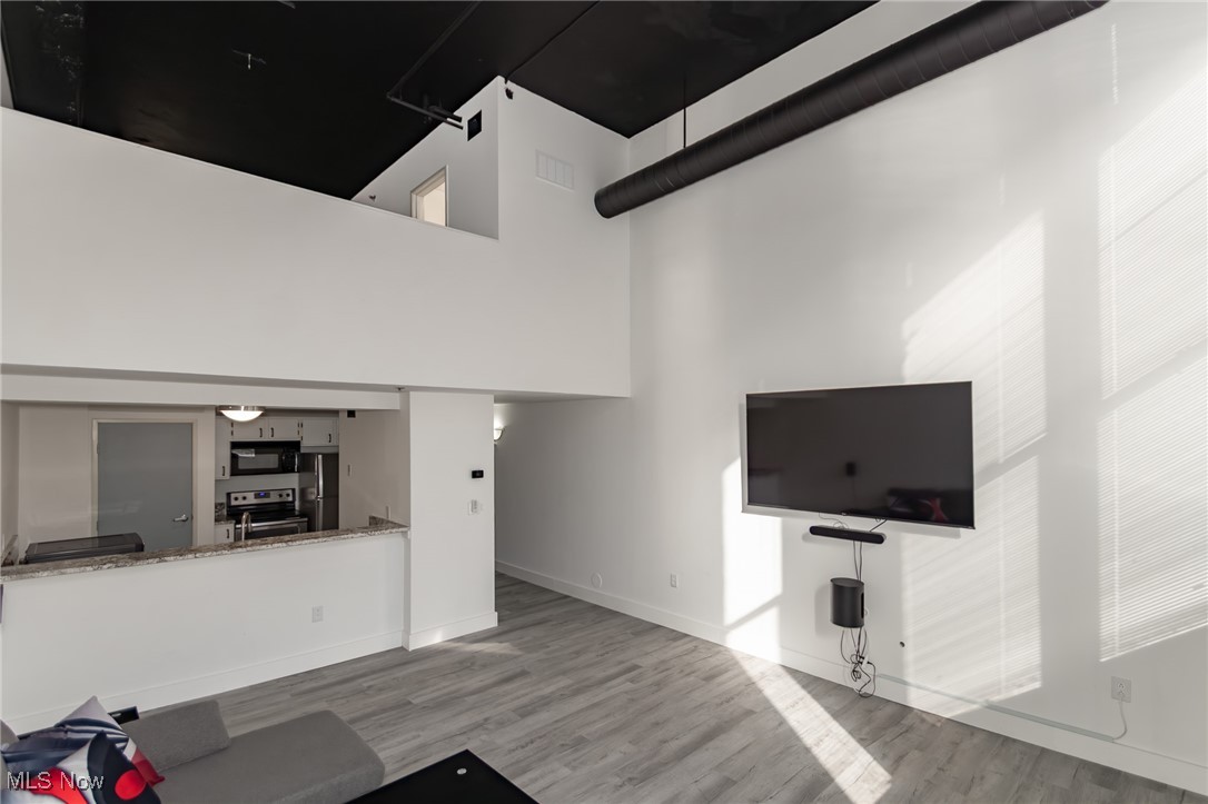 1133 W 9th Street 120