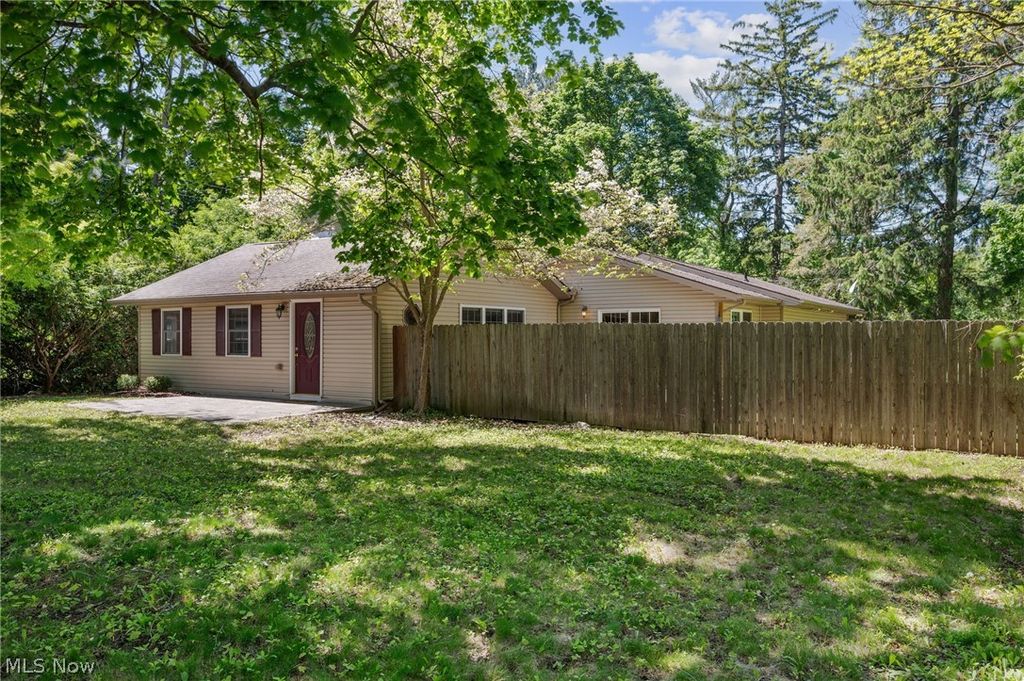 Photo of 10137 Johnnycake Ridge Road, Concord Township, OH 44077 (MLS # 5210352)