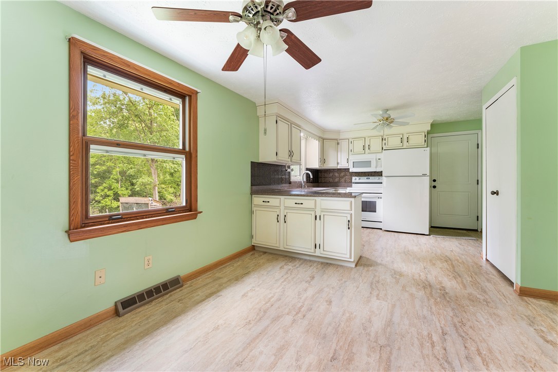 7733 Stonewood Drive, North Canton, Ohio image 6