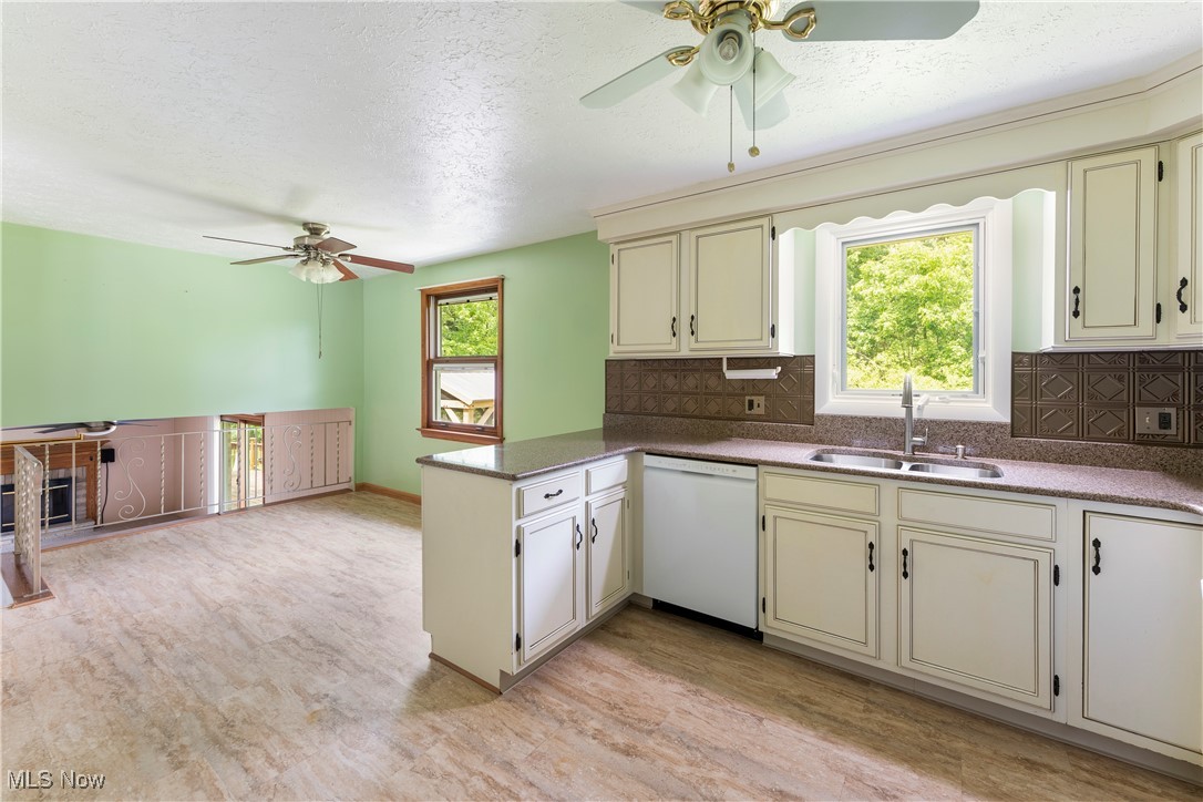7733 Stonewood Drive, North Canton, Ohio image 8
