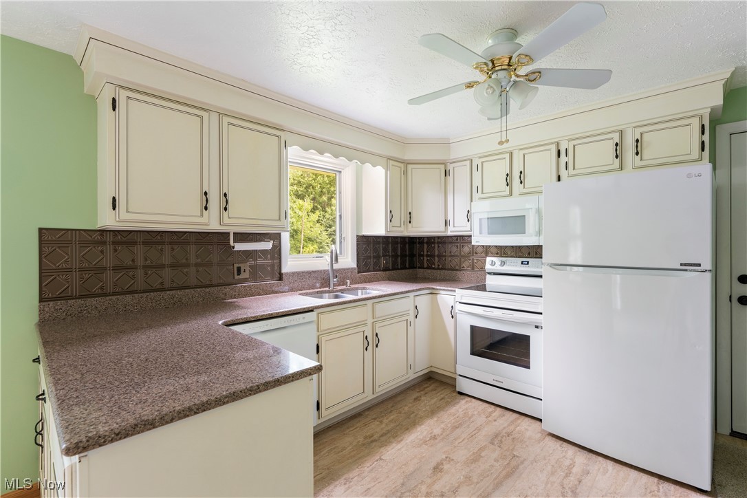 7733 Stonewood Drive, North Canton, Ohio image 10