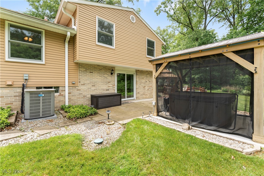 7733 Stonewood Drive, North Canton, Ohio image 32