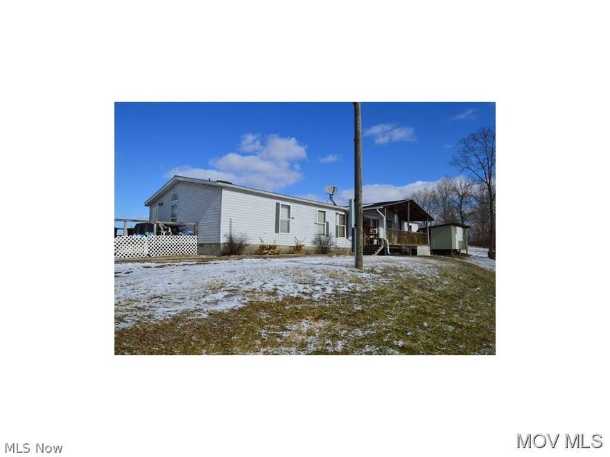 Very spacious Shultz double wide on permanent foundation.  Home has a fantastic layout with an open feel.  Eat-in kitchen with lots of cabinets, open to formal dining area with built in china hutch, family room with built in entertainment center, spacious master suite with sitting area.  Small farm pond in front of home needs TLC to dam, property mostly wooded.  Front covered porch and side deck. Home has been rented for 5 years while owner has been out of country. Home is still currently rented, no exceptions, must have 24 hour notice for all showings. #752  Elem: Barlow-Vincent Elementary Scho  Elem/Bus: Y  JrHigh: Warren Middle  JrHigh/Bus: Y  High: Warren High School  High/Bus: Y  Fire: VOL  Police: SHF  PossFreeGas: N  ;SQFT=Fin L1:1782, Fin Above:1782, Fin Total:1782, Unfin Above:0;PRKG= Off Street