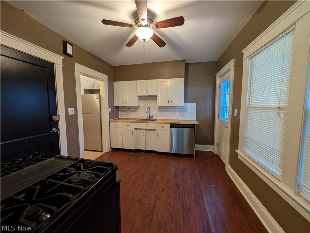 Photo of 1560 Coutant Avenue, Lakewood, OH 44107 (MLS # 5186579)